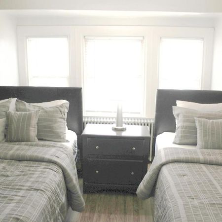 Steps Away From Hospital - 2 Queen Bed - City View Pittsburgh Ngoại thất bức ảnh