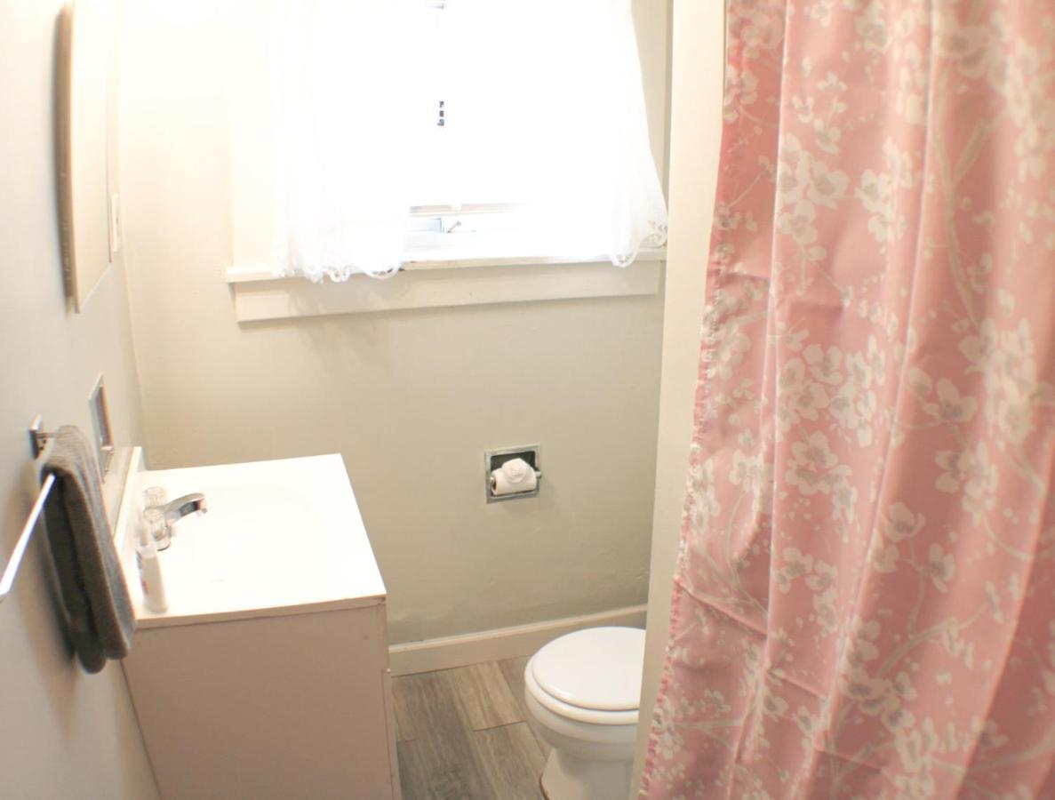 Steps Away From Hospital - 2 Queen Bed - City View Pittsburgh Ngoại thất bức ảnh