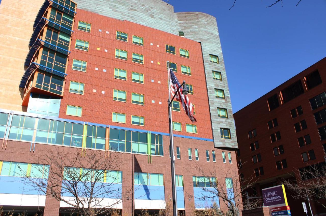 Steps Away From Hospital - 2 Queen Bed - City View Pittsburgh Ngoại thất bức ảnh